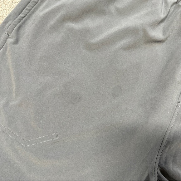 Rhone Men’s 7" Essentials Training Gym Short Pull On Unlined in Gray Size L - Picture 16 of 16
